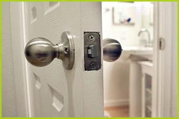 Expert Locksmith Services Garland, TX 972-512-6373 - 14-unlock-door